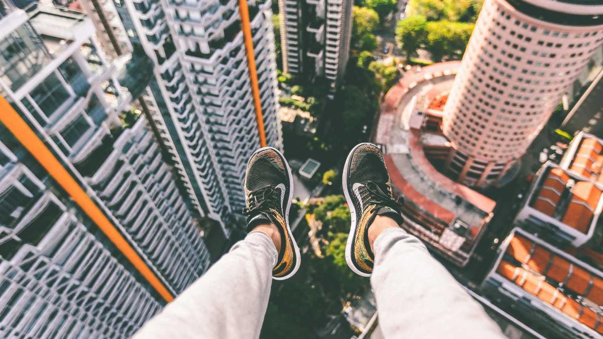 检查站刷身份证报警让登记怎么办